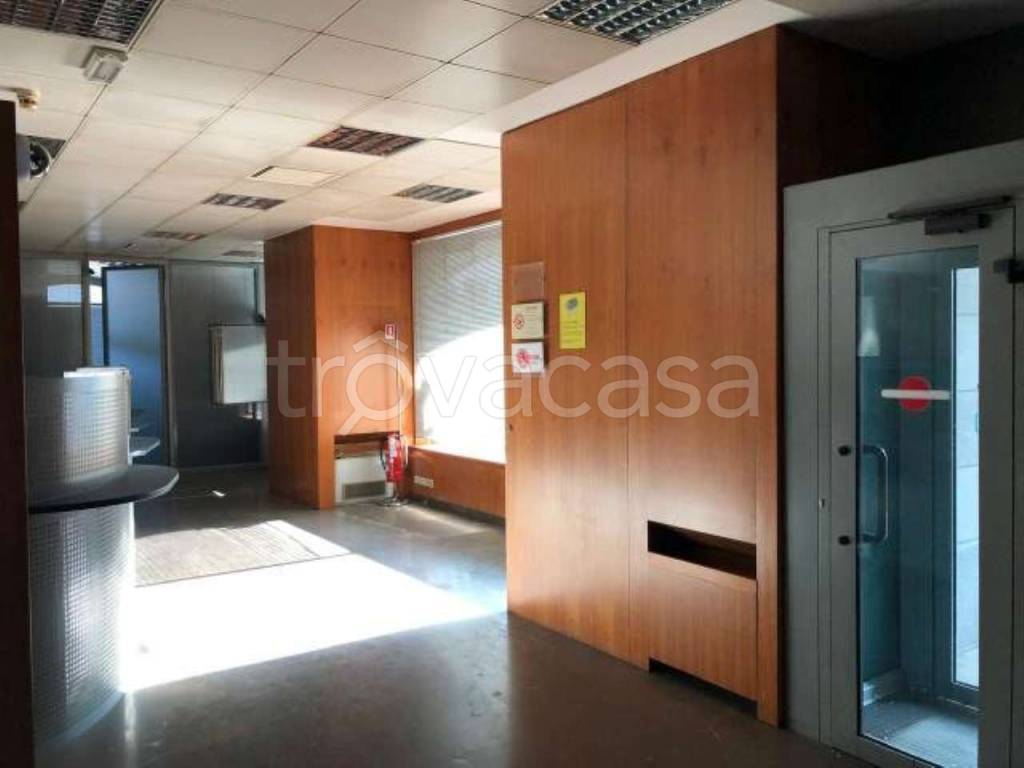 negozio in vendita a Tolmezzo in zona Terzo