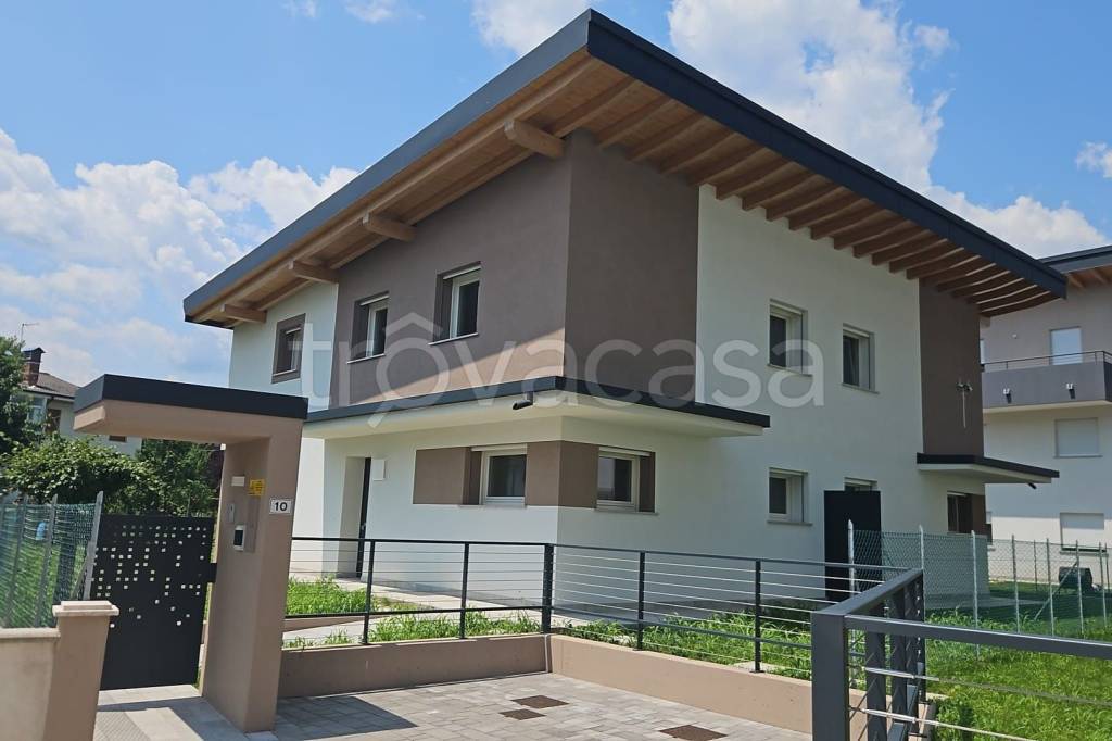 casa indipendente in vendita a Tolmezzo