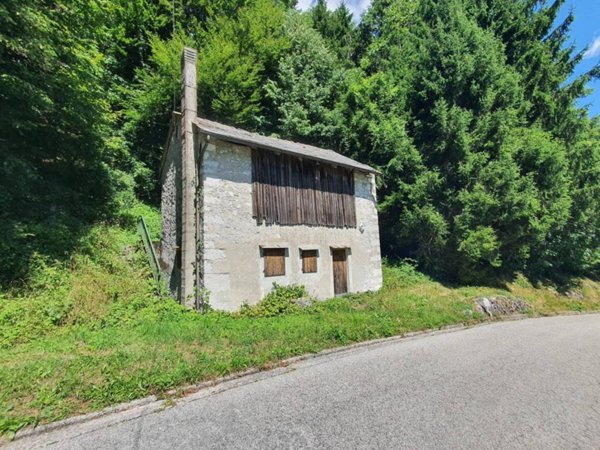 casa indipendente in vendita a Tolmezzo in zona Fusea