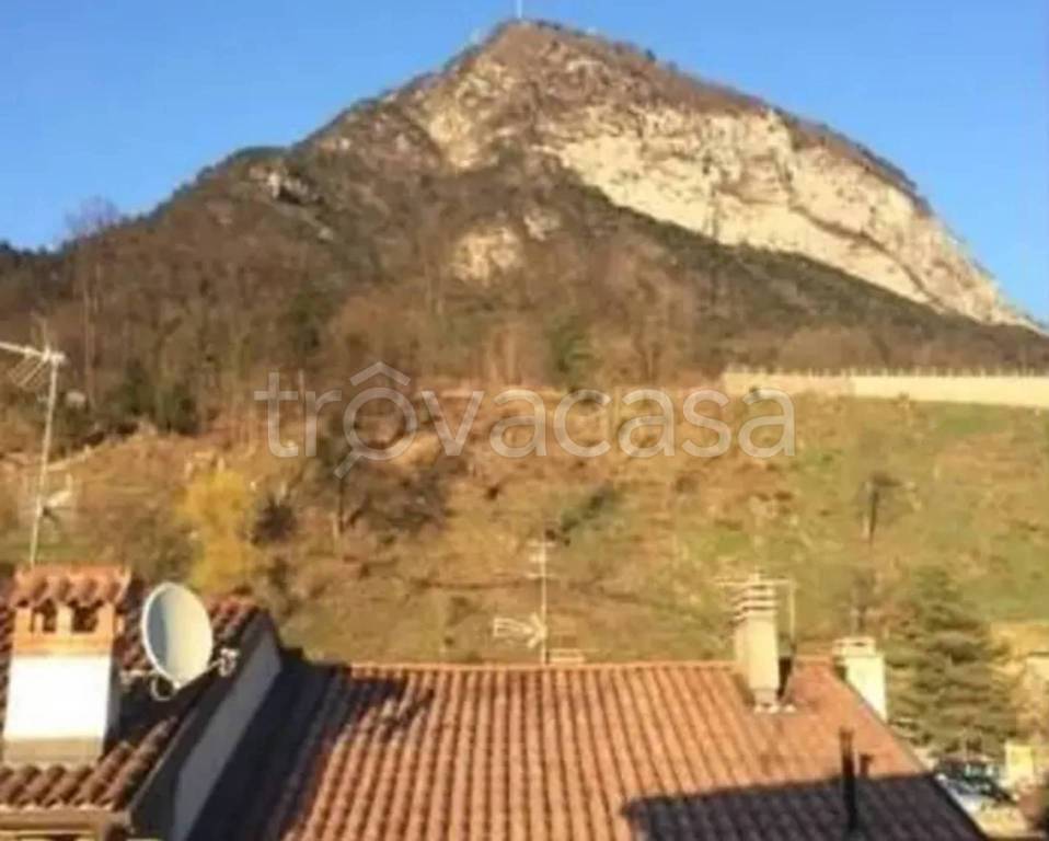casa indipendente in vendita a Tolmezzo