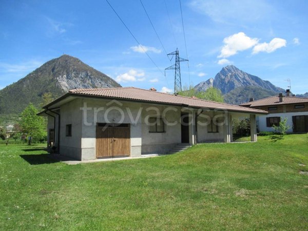 casa indipendente in vendita a Tolmezzo
