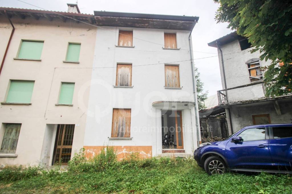casa indipendente in vendita a Tolmezzo