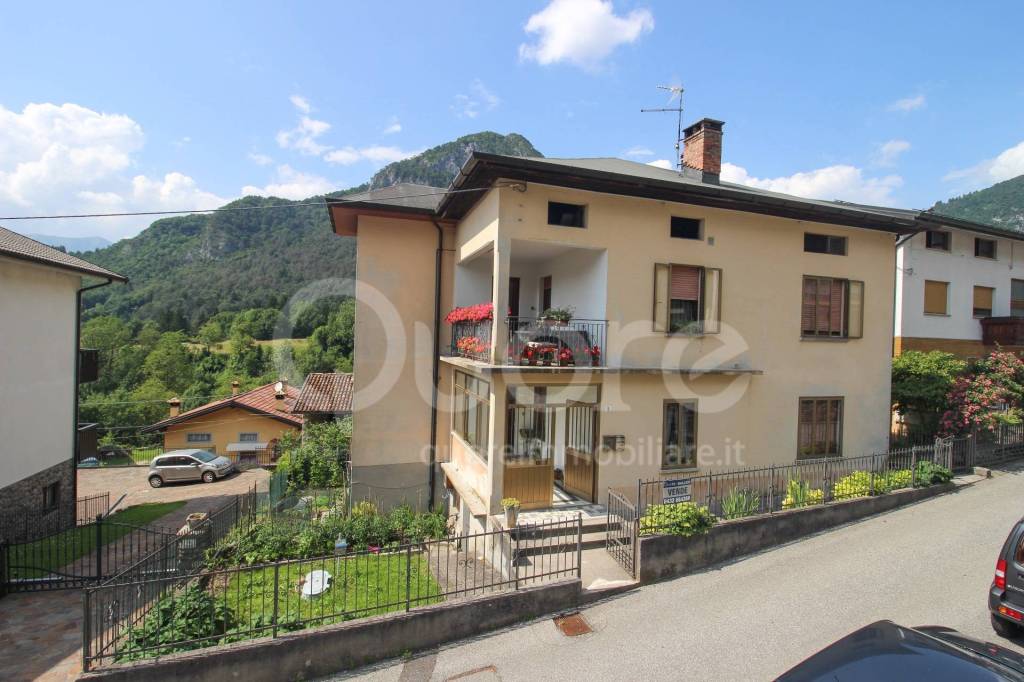 casa indipendente in vendita a Tolmezzo in zona Illegio