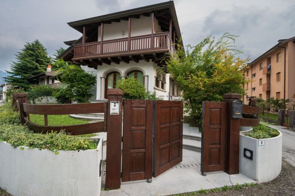 casa indipendente in vendita a Tolmezzo