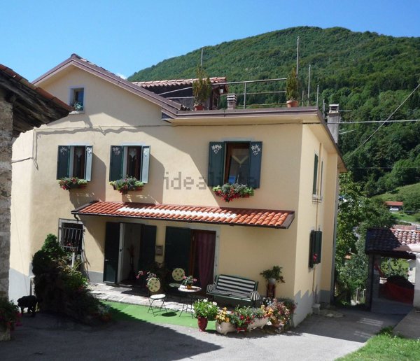 casa indipendente in vendita a Tolmezzo in zona Fusea