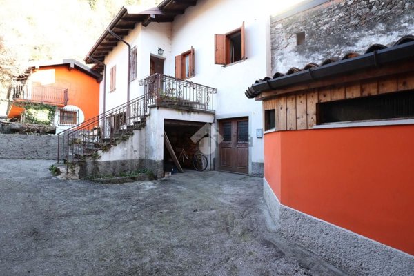 casa indipendente in vendita a Tolmezzo