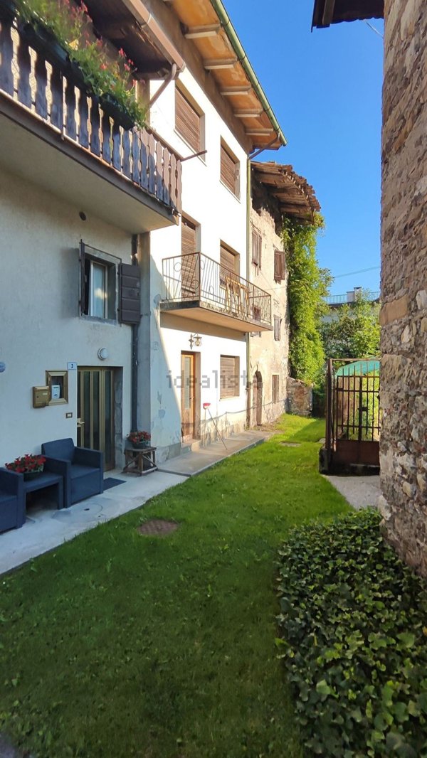 casa indipendente in vendita a Tolmezzo in zona Cadunea