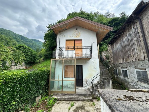 casa indipendente in vendita a Tolmezzo in zona Imponzo