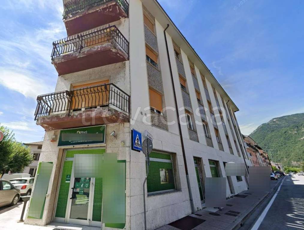 negozio in vendita a Tolmezzo