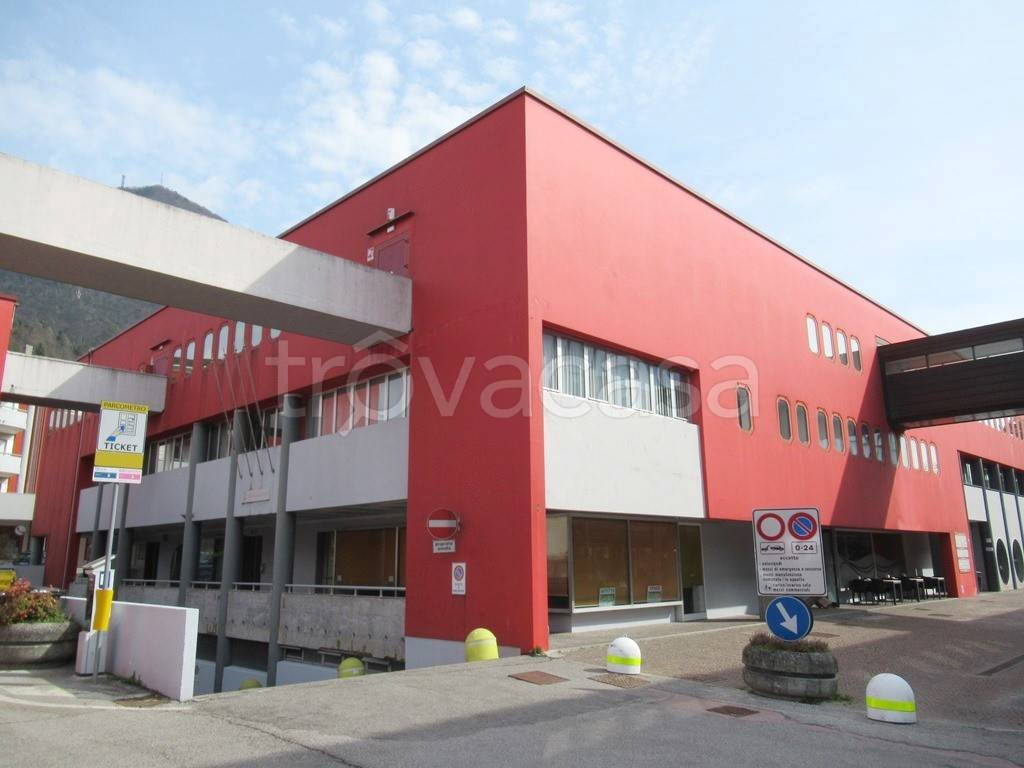 negozio in vendita a Tolmezzo