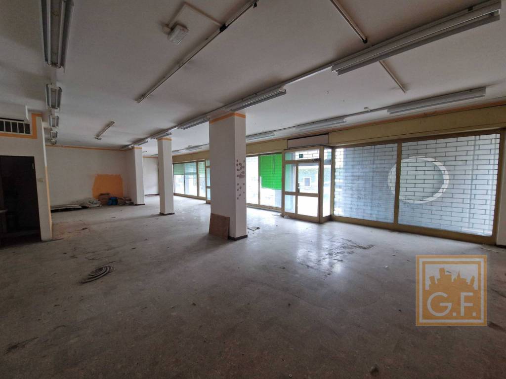 negozio in vendita a Tolmezzo