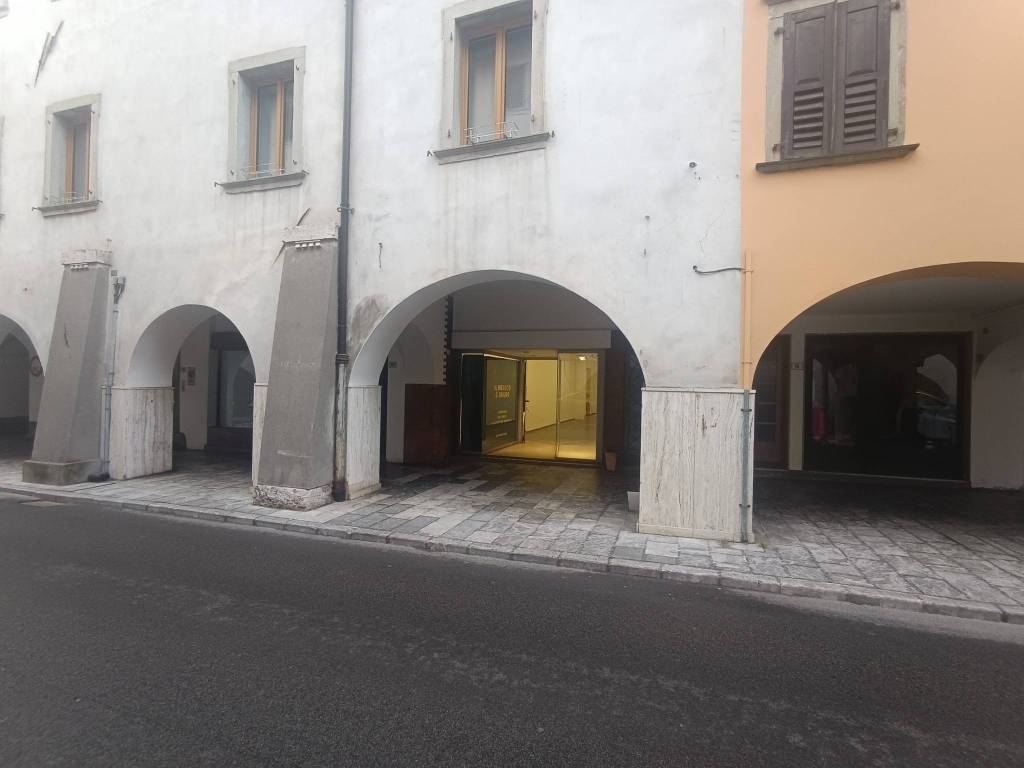 negozio in vendita a Tolmezzo