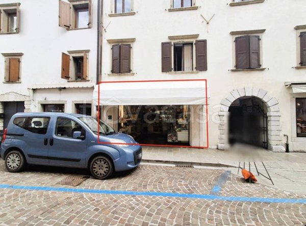 negozio in vendita a Tolmezzo