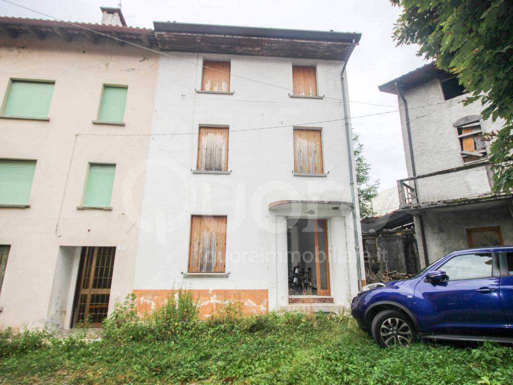casa indipendente in vendita a Tolmezzo