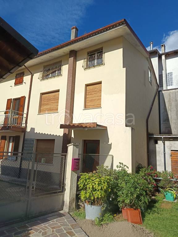 casa indipendente in vendita a Tolmezzo in zona Caneva