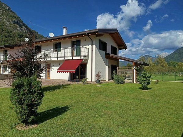 casa indipendente in vendita a Tolmezzo in zona Caneva