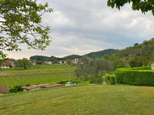 terreno edificabile in vendita a Torreano in zona Mòntina