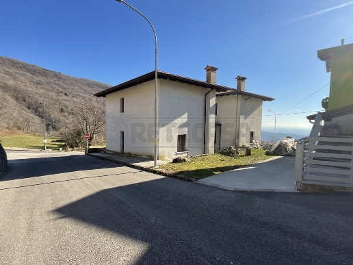 casa indipendente in vendita a Torreano in zona Masaròlis