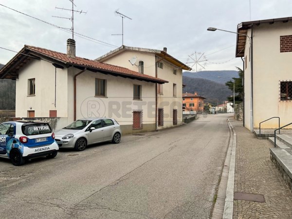 casa indipendente in vendita a Torreano in zona Prestènto