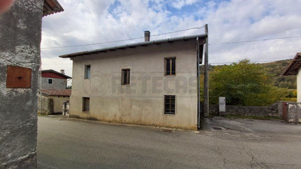 casa indipendente in vendita a Torreano in zona Prestènto