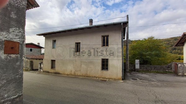 casa indipendente in vendita a Torreano in zona Prestènto