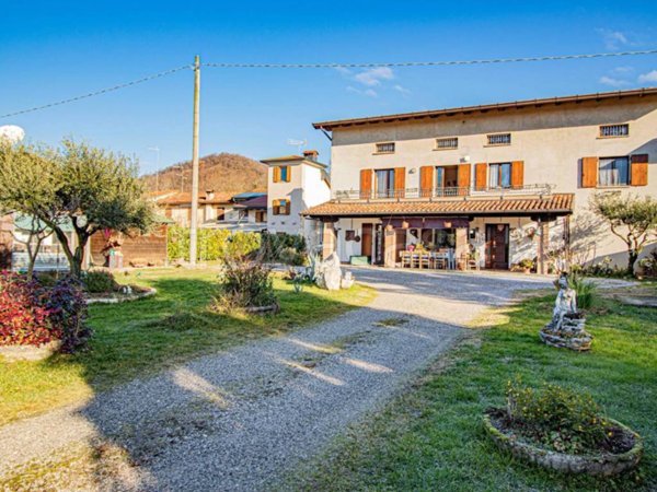 casa indipendente in vendita a Torreano
