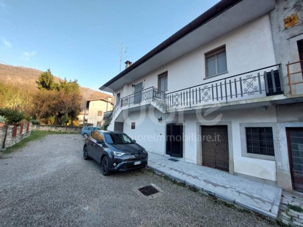 casa indipendente in vendita a Torreano