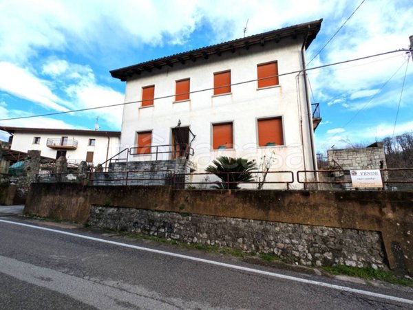 casa indipendente in vendita a Torreano in zona Prestènto