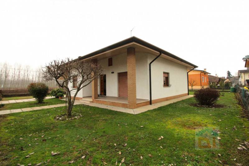 casa indipendente in vendita a Torviscosa
