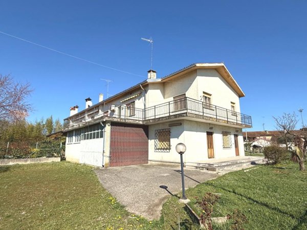 casa indipendente in vendita a Torviscosa