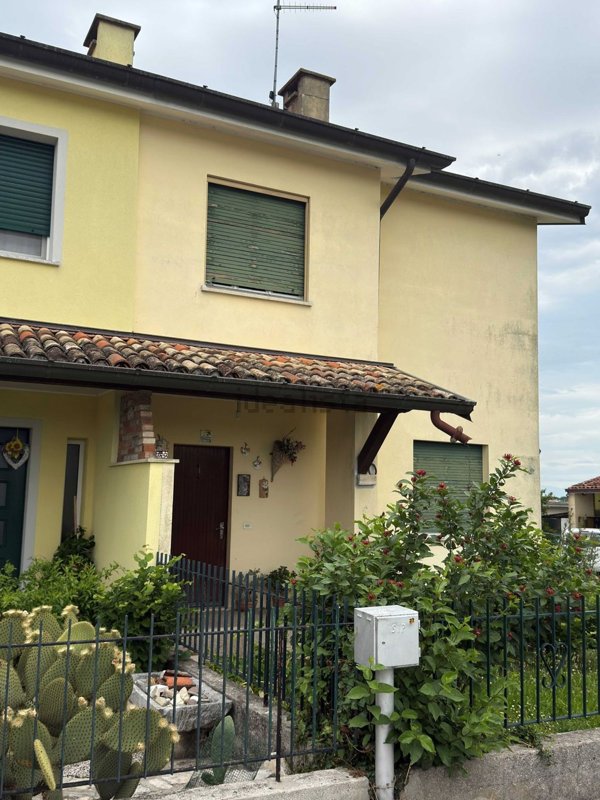 casa indipendente in vendita a Torviscosa in zona Malisana