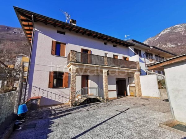 casa indipendente in vendita a Trasaghis in zona Peonis