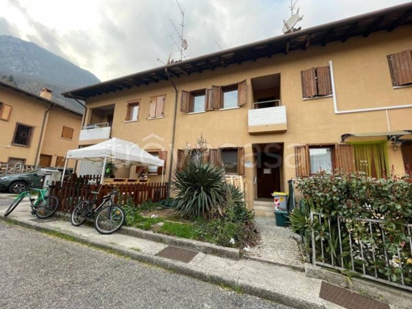 casa indipendente in vendita a Trasaghis in zona Peonis