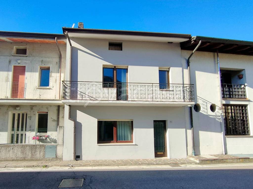 casa indipendente in vendita a Trasaghis in zona Alesso