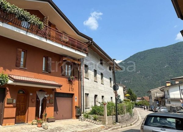 casa indipendente in vendita a Trasaghis in zona Alesso