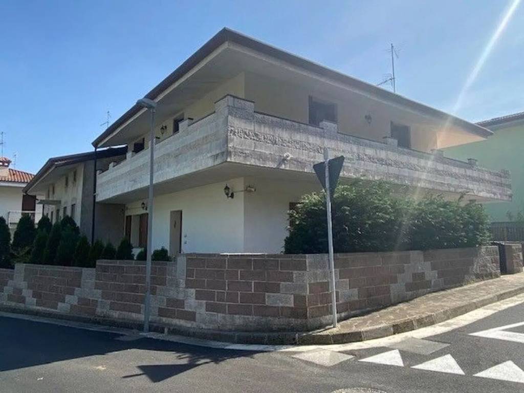 casa indipendente in vendita a Trasaghis in zona Peonis