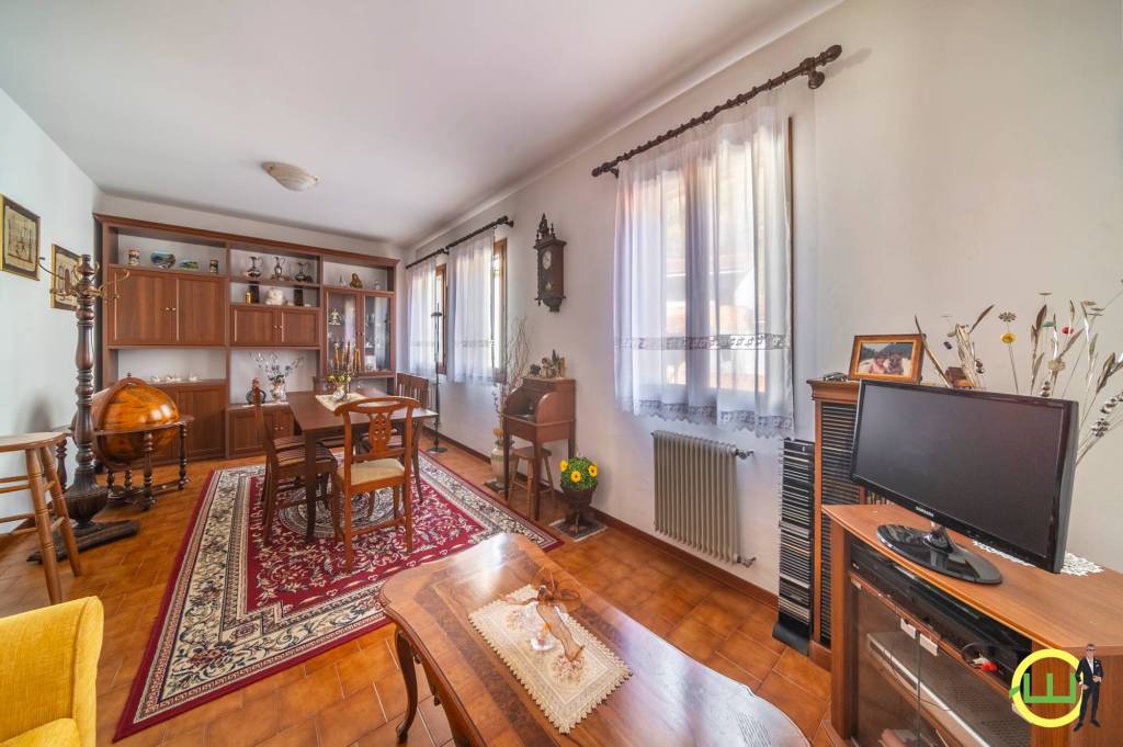 casa indipendente in vendita a Trasaghis in zona Avasinis