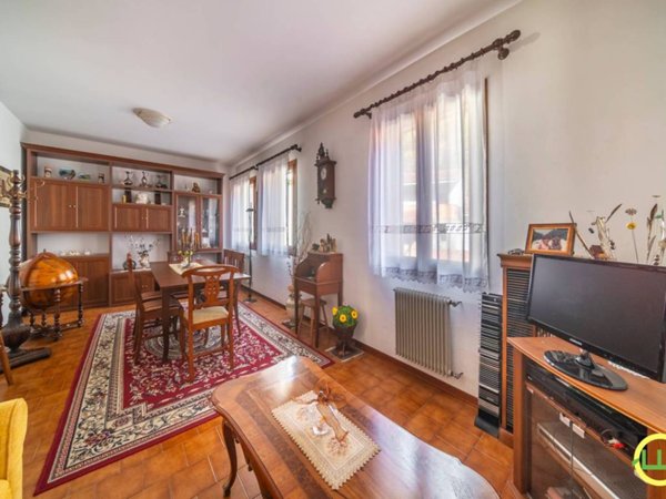 casa indipendente in vendita a Trasaghis in zona Avasinis