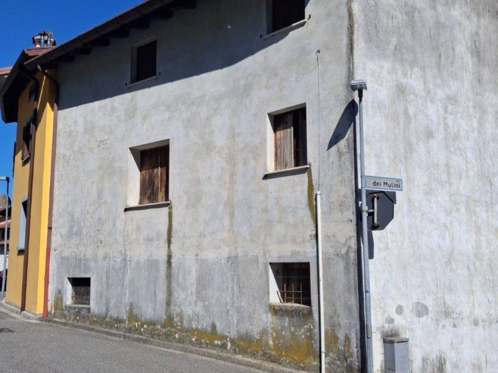 casa indipendente in vendita a Trasaghis in zona Peonis