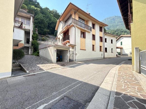 casa indipendente in vendita a Trasaghis in zona Peonis