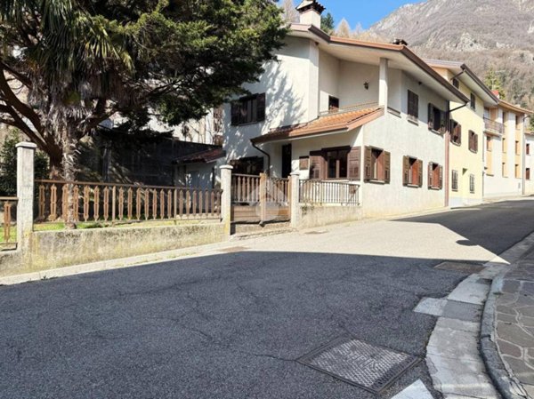casa indipendente in vendita a Trasaghis in zona Peonis