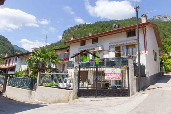 casa indipendente in vendita a Trasaghis in zona Peonis
