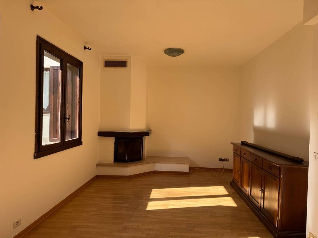 casa indipendente in vendita a Trasaghis in zona Alesso