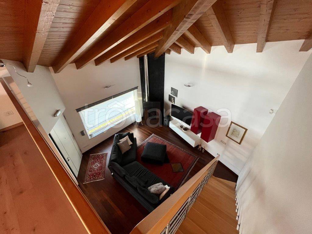 casa indipendente in vendita a Tricesimo in zona Leonacco