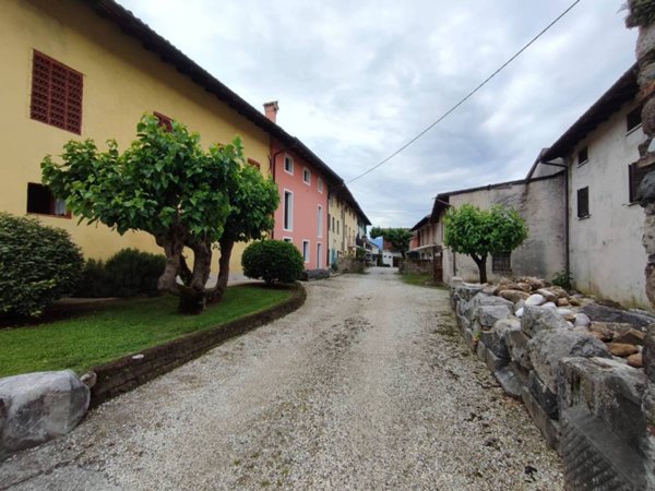 casa indipendente in vendita a Tricesimo in zona Adorgnano