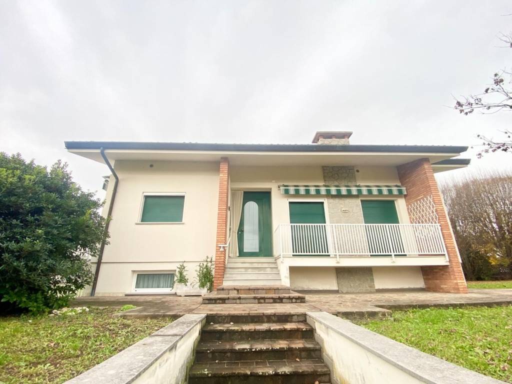casa indipendente in vendita a Tricesimo in zona Adorgnano