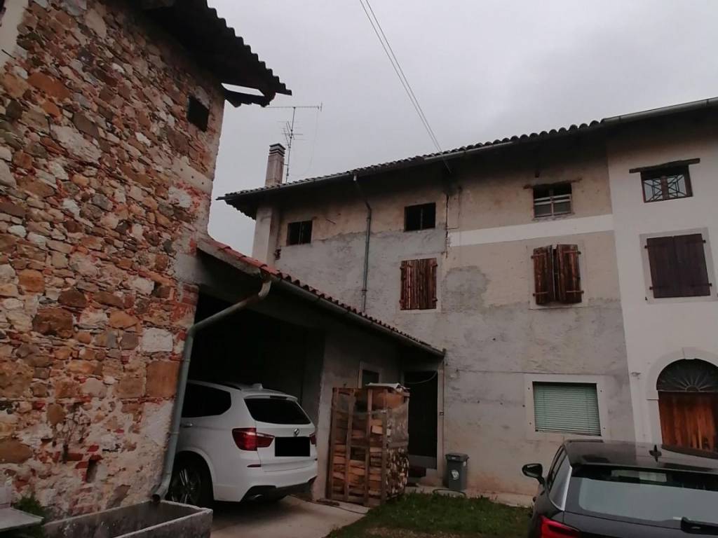 intera palazzina in vendita a Tricesimo in zona Leonacco