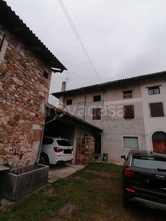 casa indipendente in vendita a Tricesimo in zona Leonacco