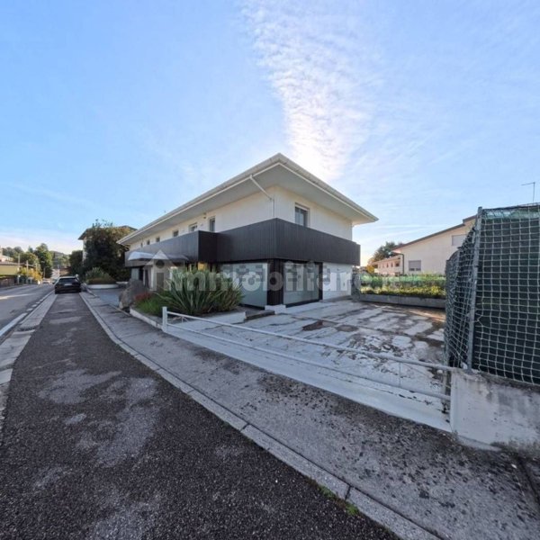 casa indipendente in vendita a Tricesimo in zona Luseriacco