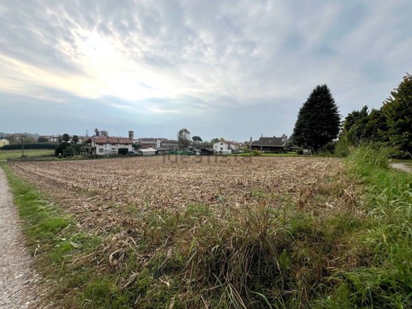 casa indipendente in vendita a Tricesimo in zona Leonacco